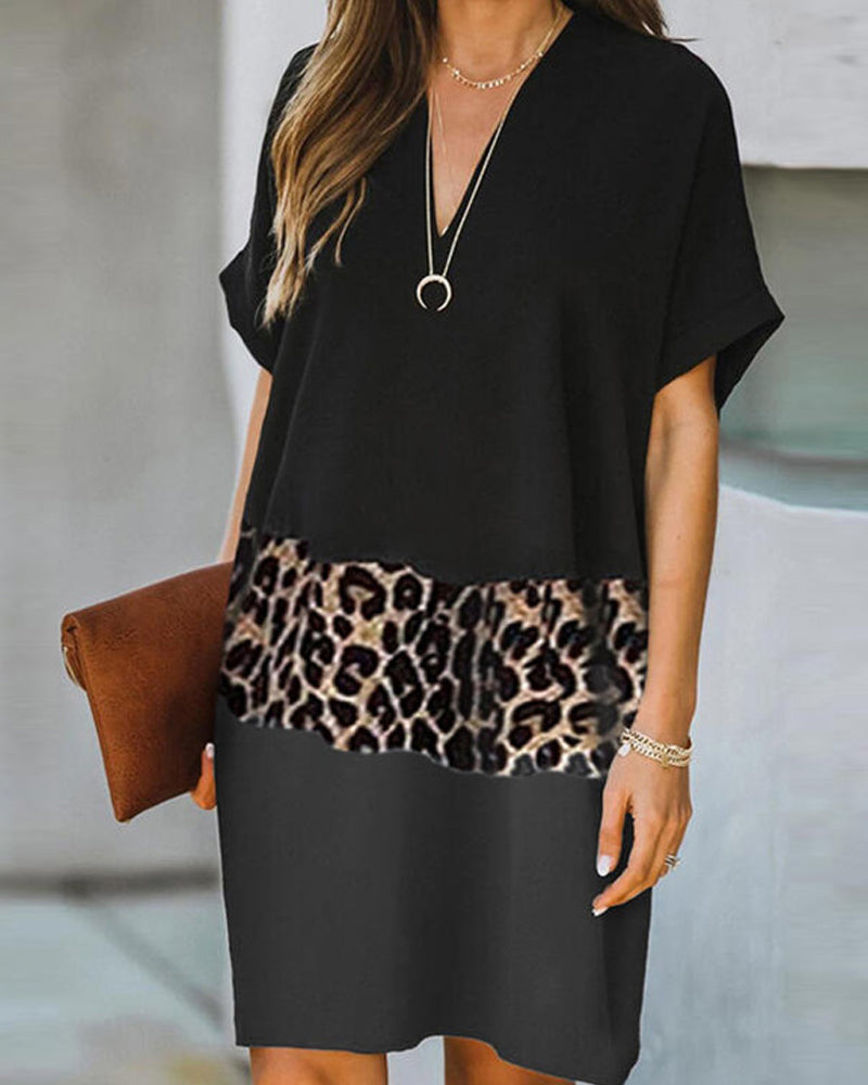 Løs kjole med Leopard Trykk